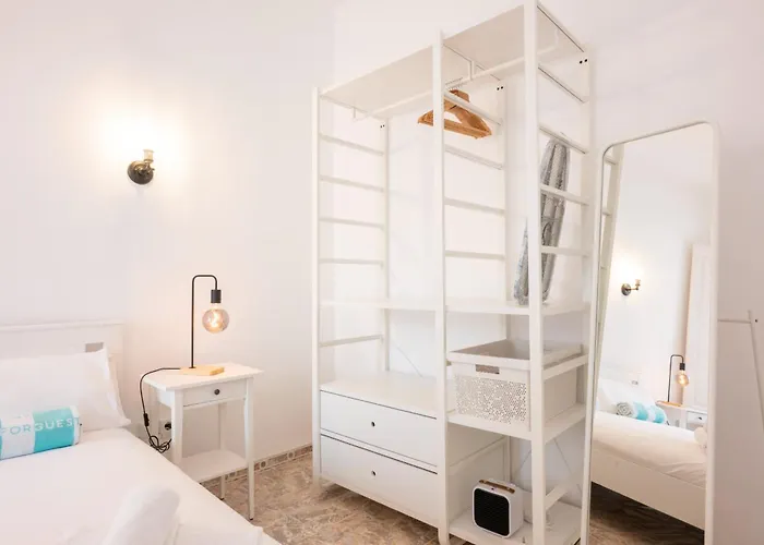 Casa Del Siglo Xx Reformada En La Laguna (Tenerife)